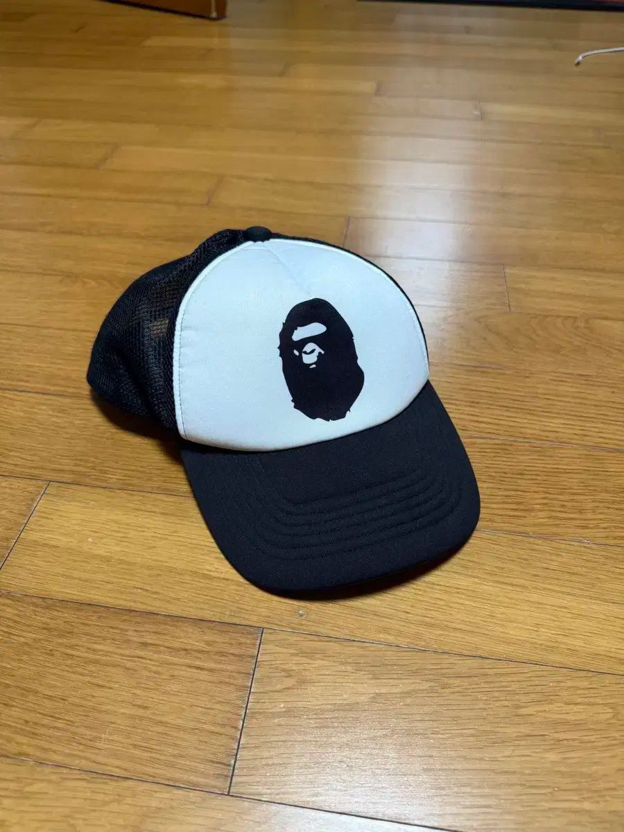 A BATHING APE アベイシングエイプ サル トラッカー キャップ