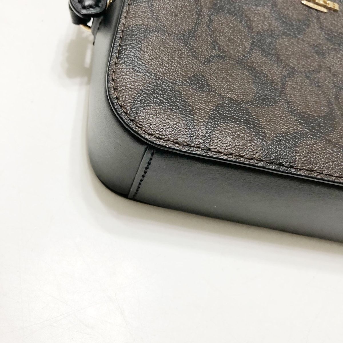 COACH(コーチ) ショルダーバッグ美品 シグネチャー柄 91677 ダーク