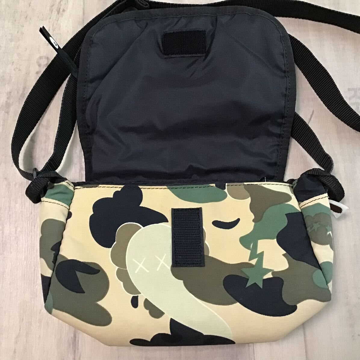 ★激レア★ KAWS BAPE Bendy 1st camo yellow ショルダー バッグ a bathing ape bag カウズ エイプ ベイプ アベイシングエイプ NIGO