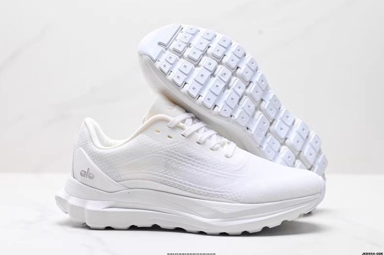 ALO Yoga Alo Runner ランニングシューズ ホワイト 23cm ALO Yoga Alo Runner ホワイト ランニングシューズ23.5cm - メルカリ