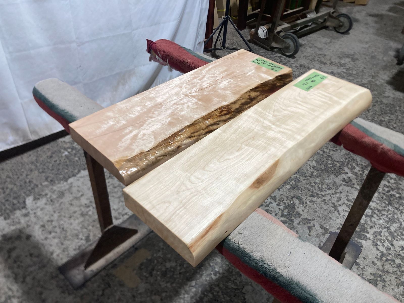 トチ9232-9233 トチの木 2枚口 一枚板無垢 乾燥材 カウンター 棚 テレビ台 カウンター センターテーブル 窓台 橡 栃