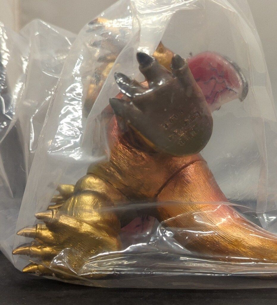 シカルナ工房 宇宙怪獣 バグン 乳白色成型/金くるみ/メタ赤/黒塗装