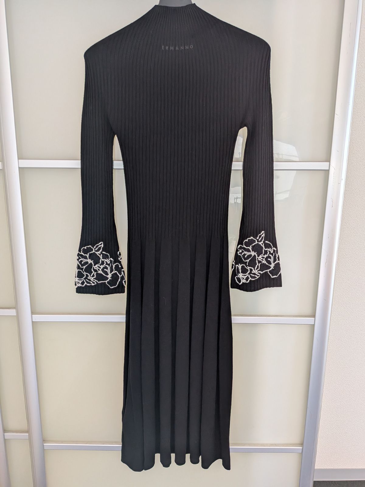 エルマンノ シェルヴィーノ ERMANNO FIRENZE ワンピース ニットワンピース 黒 ブラック リブニット レディース 洋服 服 タグ付き