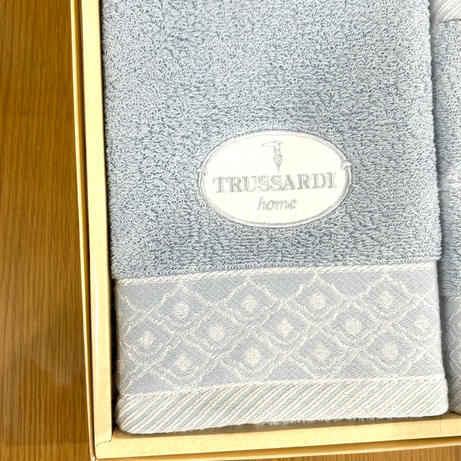 トラサルディ TRUSSARDI バスタオル フェイスタオル2枚 箱無し - メルカリ