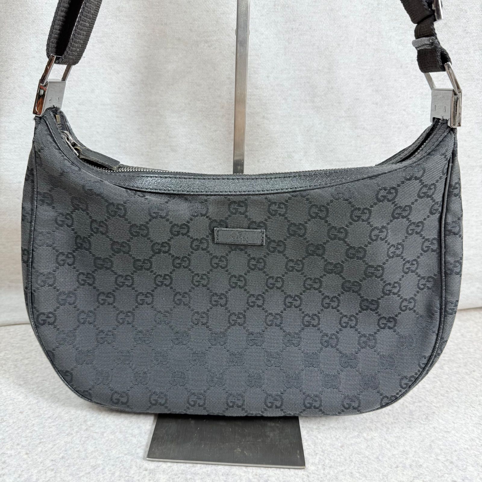 美品 グッチ GGキャンパスショルダーバッグ ブラック シルバー金具 GGキャンバス 未使用品 GUCCI グッチ ハンドバッグ ワンショルダー