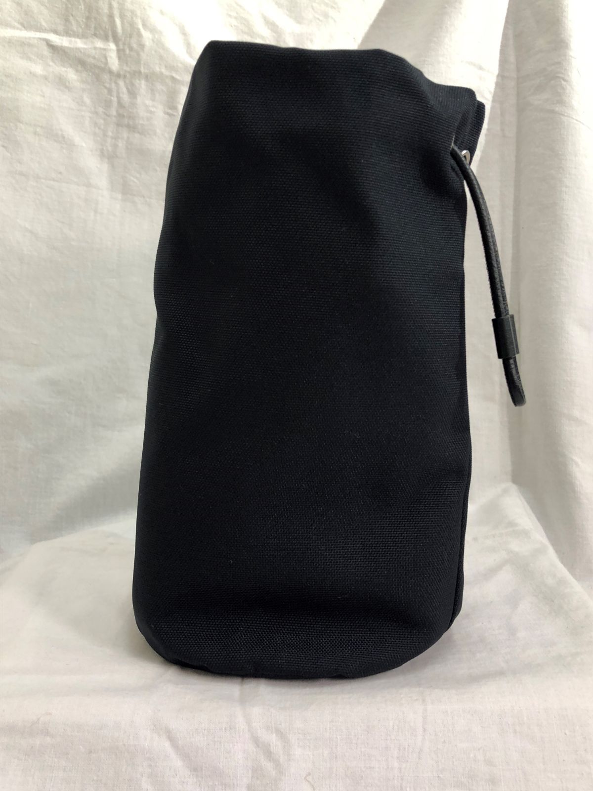 【新品】TheRow ザロウ SportyPouchナイロンポーチダークネイビー 新品】TheRow ザロウ SportyPouchナイロンポーチダークネイビー