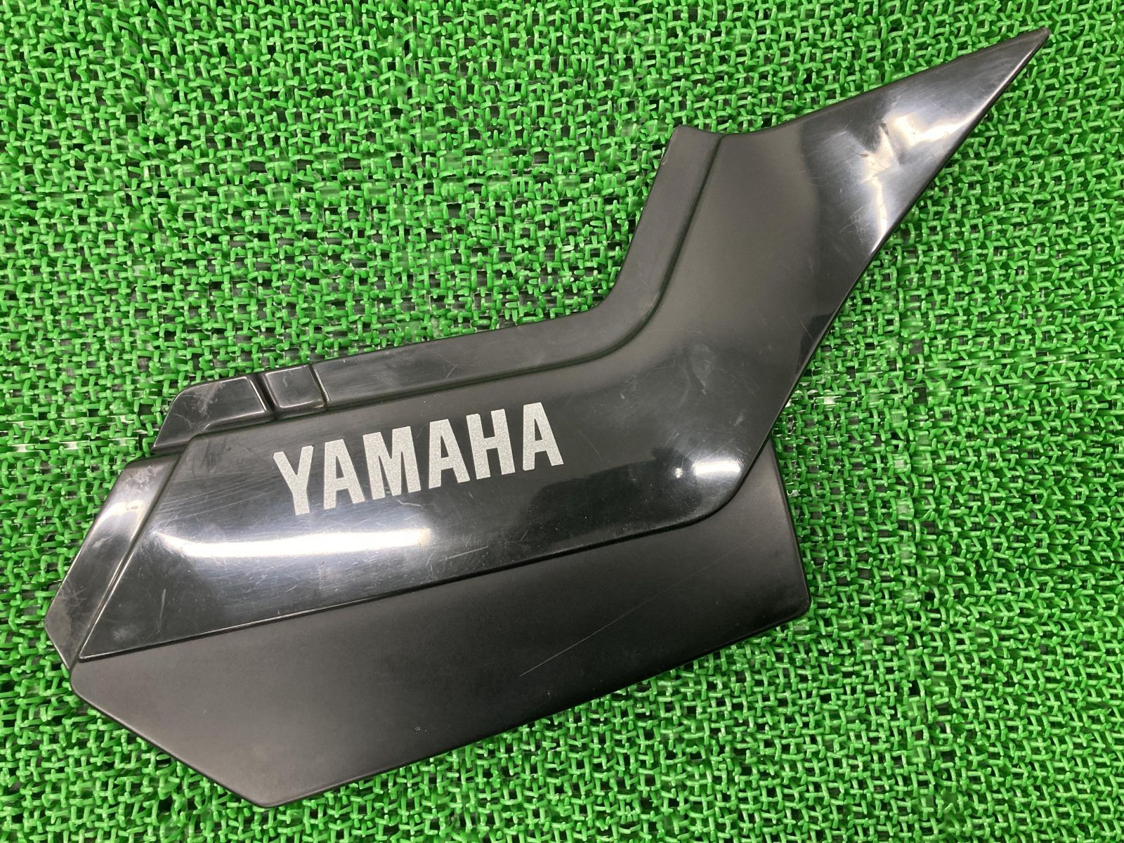 TW200 225 サイドカバー 右 ヤマハ 純正 中古 バイク 部品 DG07J DG09J 割れ欠け無し 品薄 希少品 車検 Genuine
