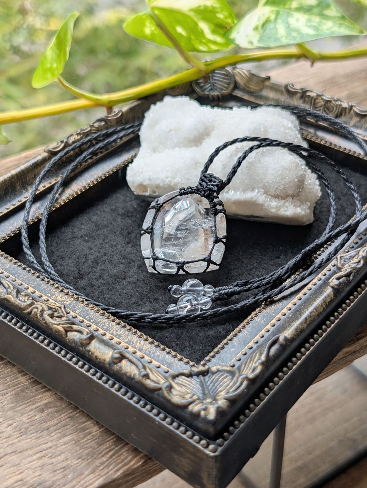 High Quality Stone 虹入り クォーツinクォーツ マクラメ編みネックレス 359