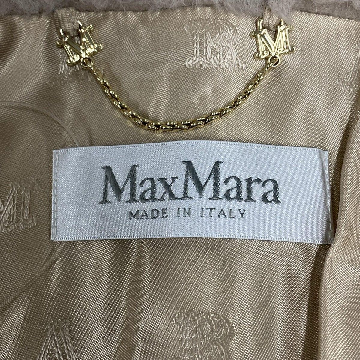 STORY掲載make-aiフリルボアポンチョ STORY掲載make-aiフリルボア