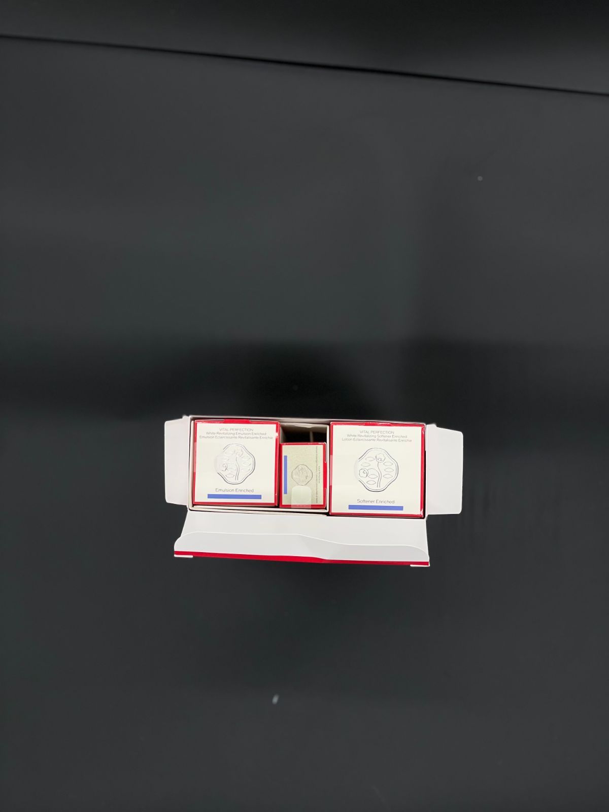 【新品未使用】資生堂 バイタルパーフェクション エッセンシャルケアセット 免税店限定商品｜SHISEIDO｜バイタルパーフェクション