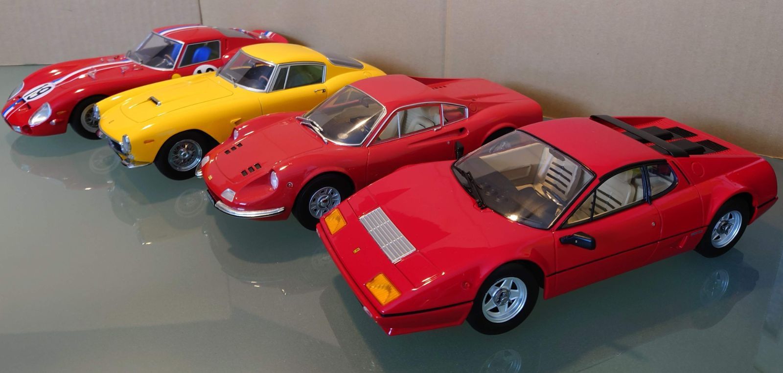 MCG フェラーリ ディーノ ミニカー 1/18 Ferrari DINO 246 GT