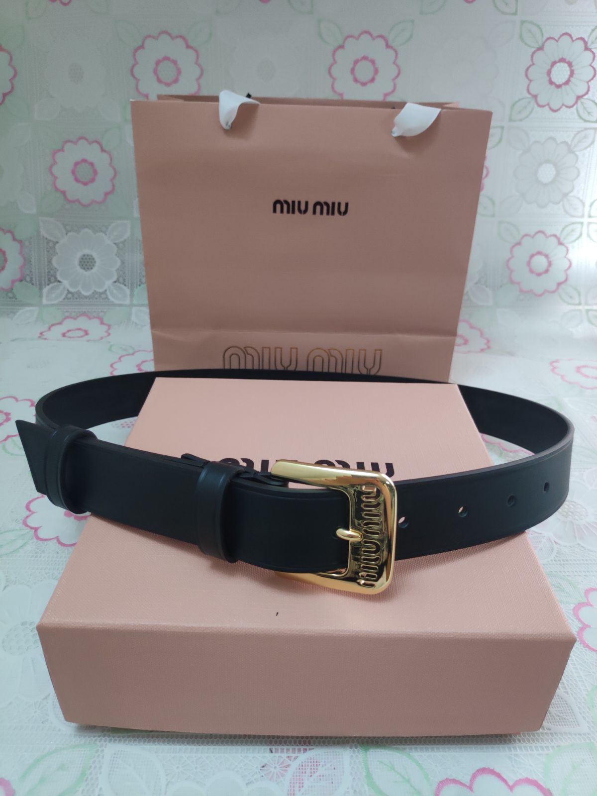miu miu ナッパレザー ベルト ゴールドバックル 男女兼用 miu miu ナッパレザー ベルト ゴールドバックル 男女兼用 75