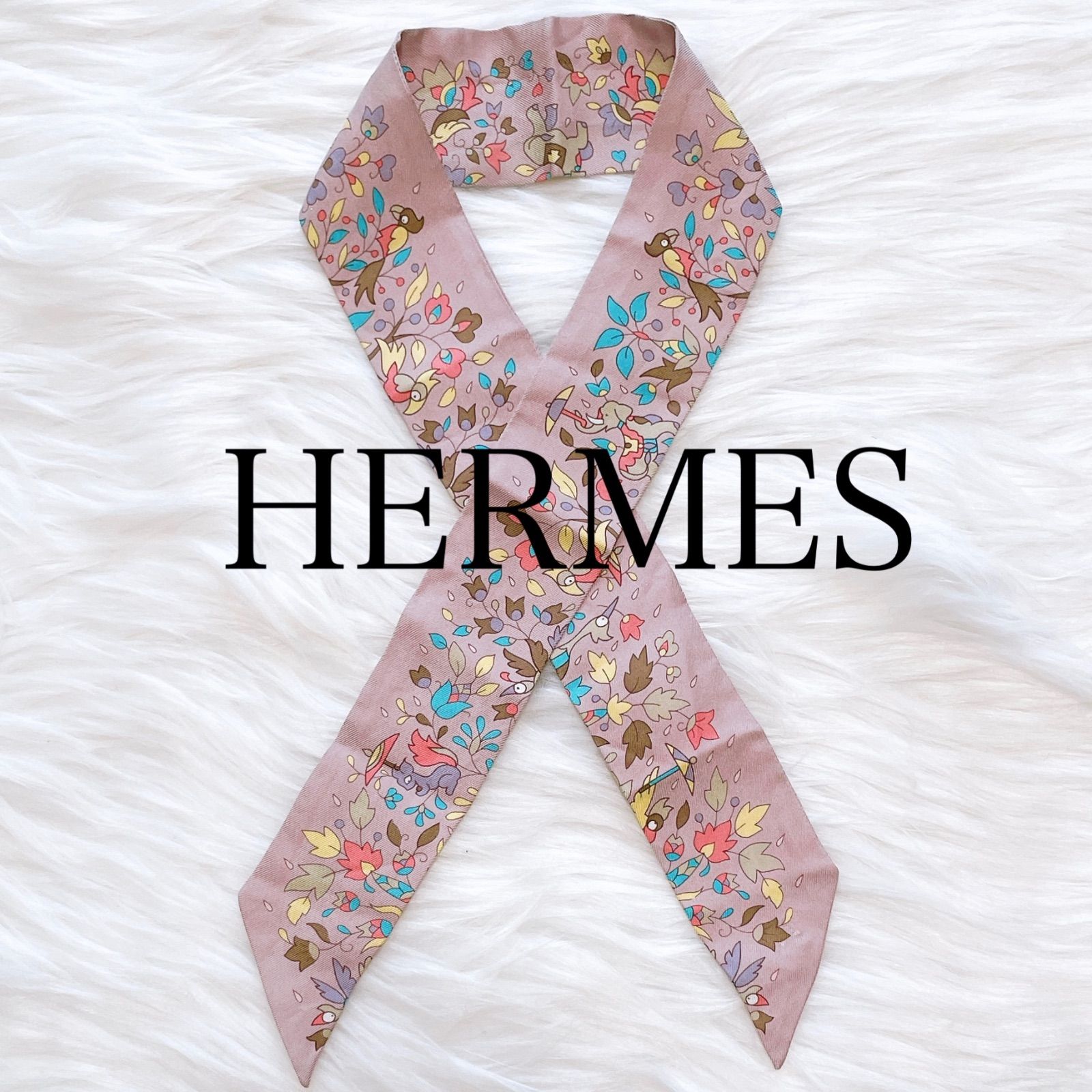 エルメス ツイリー モンスーンの庭 スカーフ ピンク　シルク100％ エルメス ツイリー モンスーンの庭 スカーフ ピンク シルク100