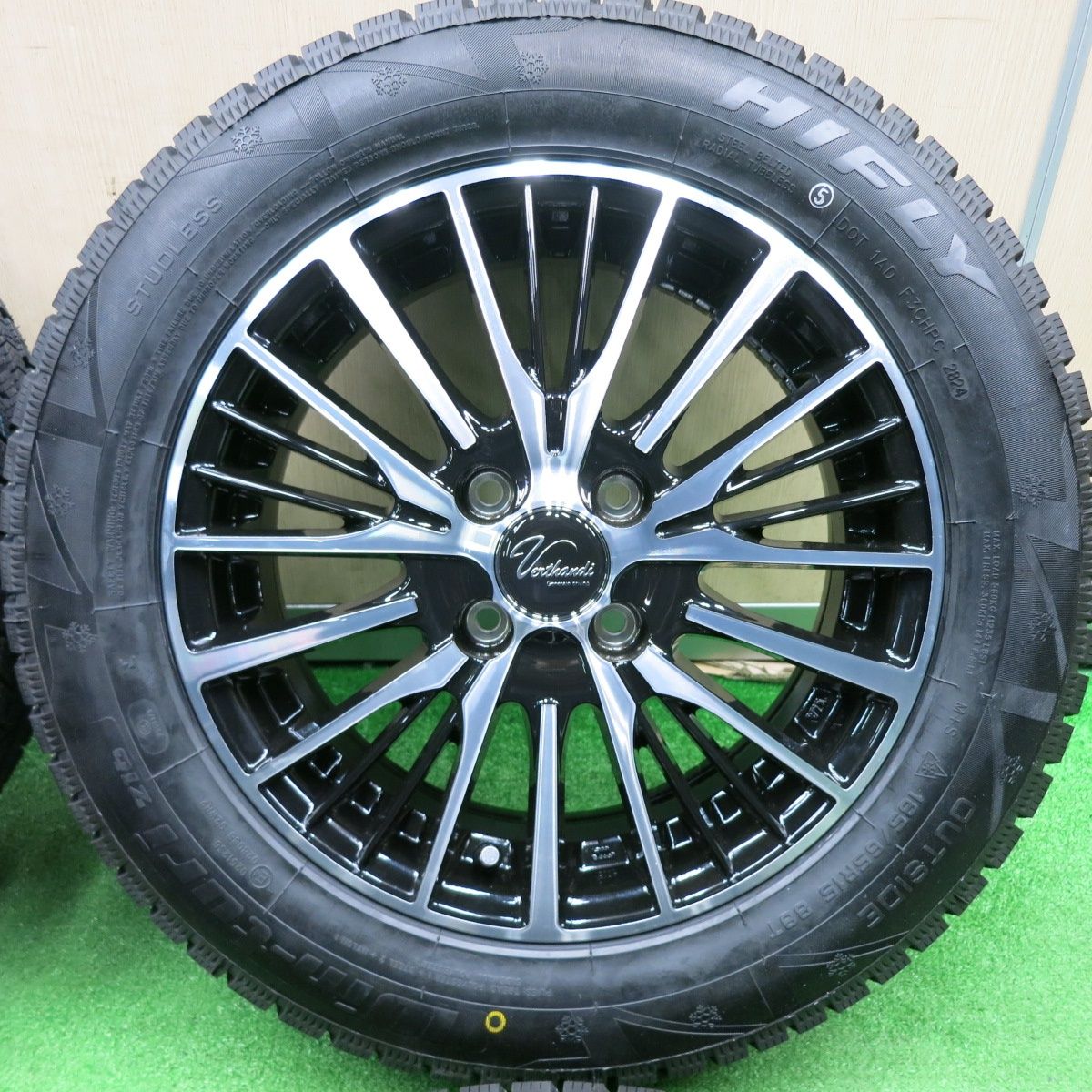 送料無料] 未使用！24年☆スタッドレス 185/65R15 ハイフライ Win-turi 