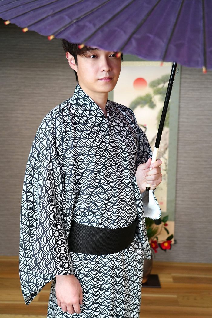 大得価，お買い得 男着物 メンズ 紳士用 踊り用 紫色 和装 和服 和柄 レトロ柄 リメイク 素材 材料 生地 コレクション 着丈(背中～)128.5cm 奈良発 