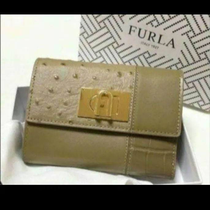 Sale 匿名配送 新品 ✳️ FURLA フルラ カーキ 財布 - メルカリ