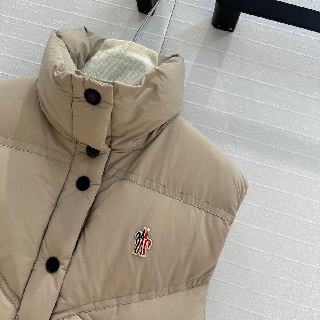 タグ付き未使用　試着のみMONCLER ベージュ ダウンベスト MONCLER ベージュ ダウンベスト｜本日限定特価｜新品未使用