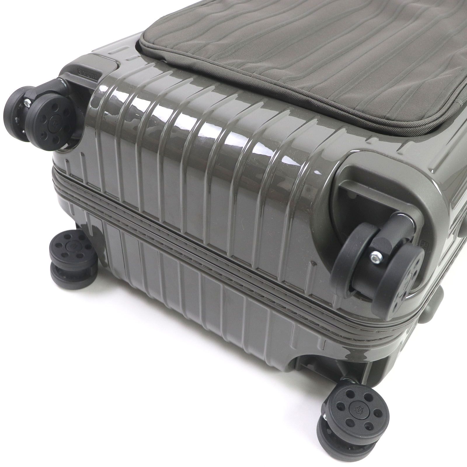 未使用品 RIMOWA リモワ 842.53.83.4 エッセンシャル スリーブ