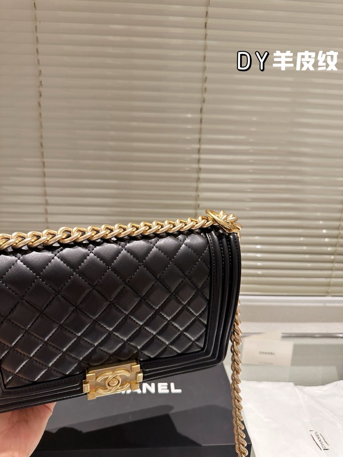 leboy miniミニショルダーバッグ 今日特価】CHANEL 23A Leboy ミニ ライチレザー 萎格紋 金扣
