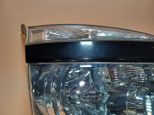 コーティング済 ヴォクシー ZRR70W 右ヘッドランプ・ヘッドライト Z 8  