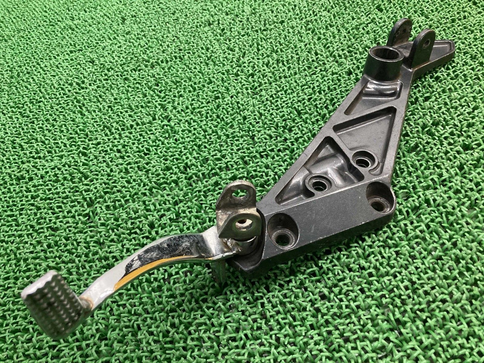 ZRX400 ステッププレート 右 1678 カワサキ 純正 バイク 部品 ZR400E 前期 ブレーキペダル ペイント素材に 曲がり無し gI