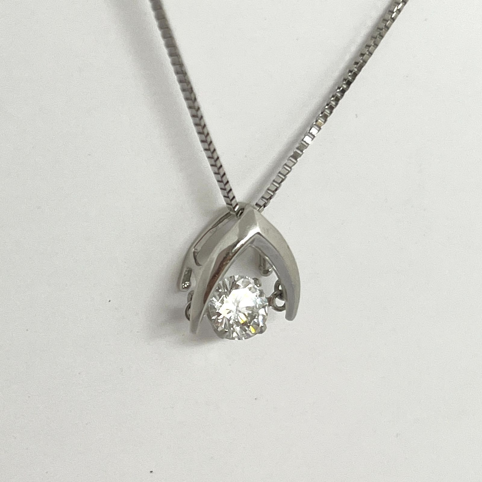 新品 ダンシンング ダイヤモンド ネックレス プラチナ Pt900 0.38ct 