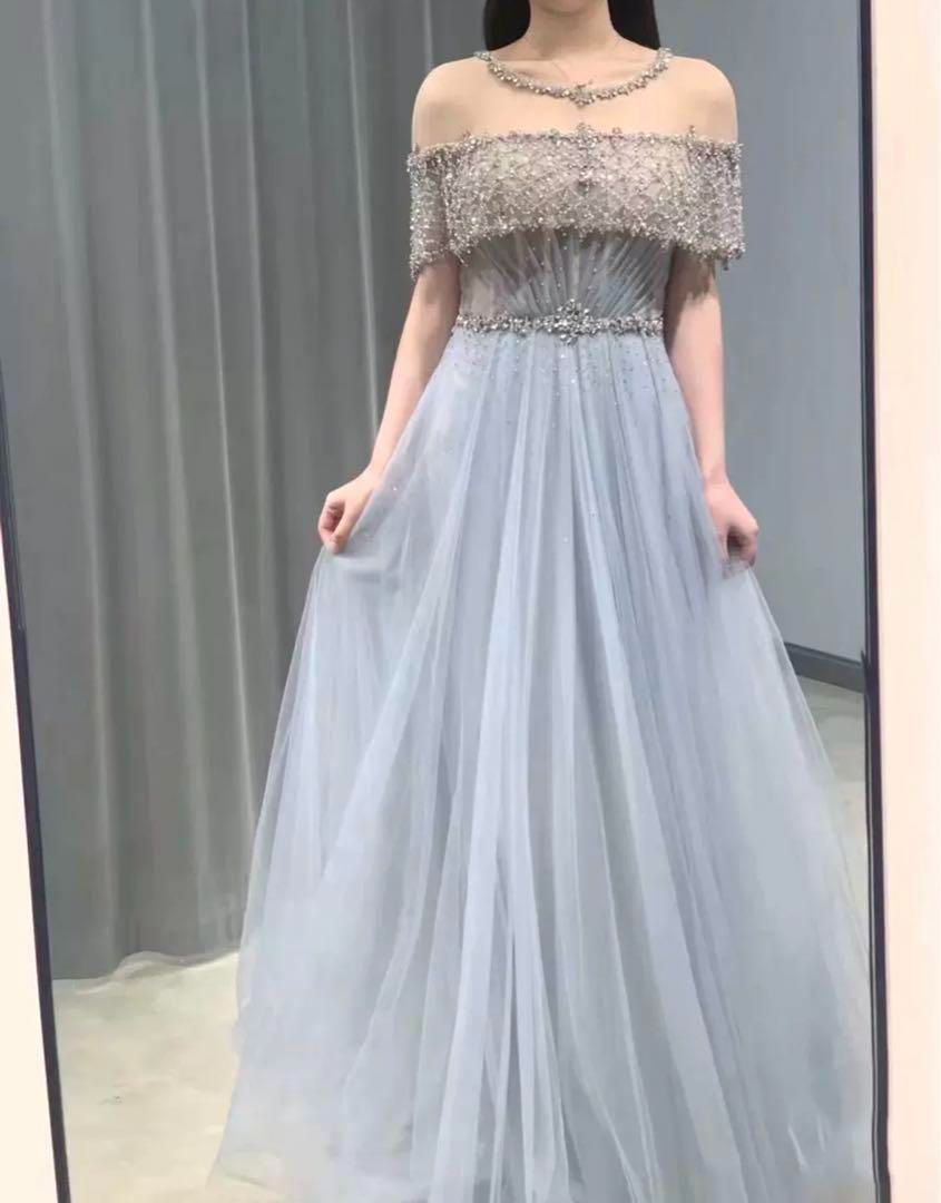 オシャレでゴージャスなビジューが煌びやかなイブニングドレス