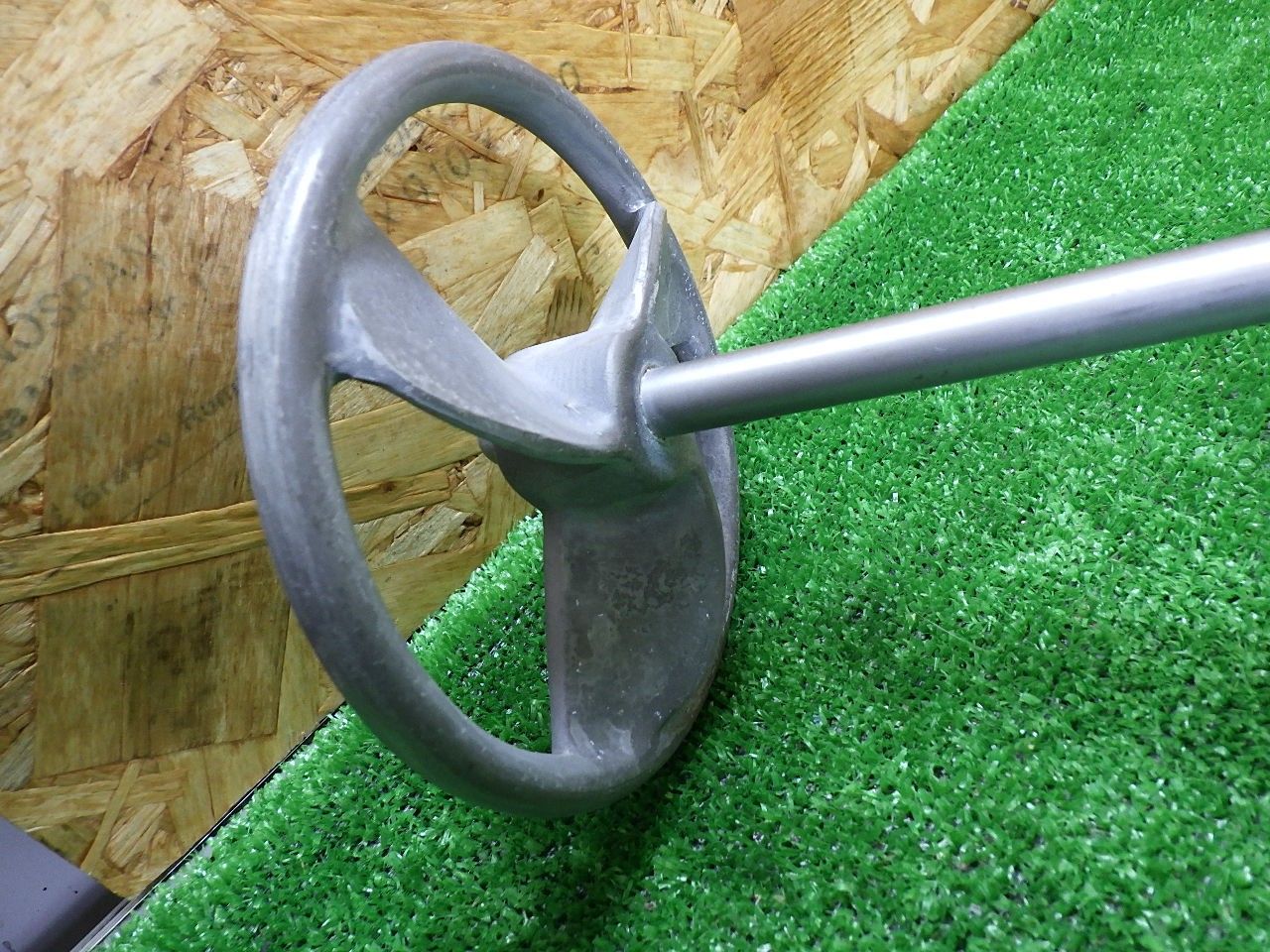 低粘度材に マキタ カクハン機 羽根径165mm UT1305 コード式 電動工具 かくはん機 撹拌機 makita 品