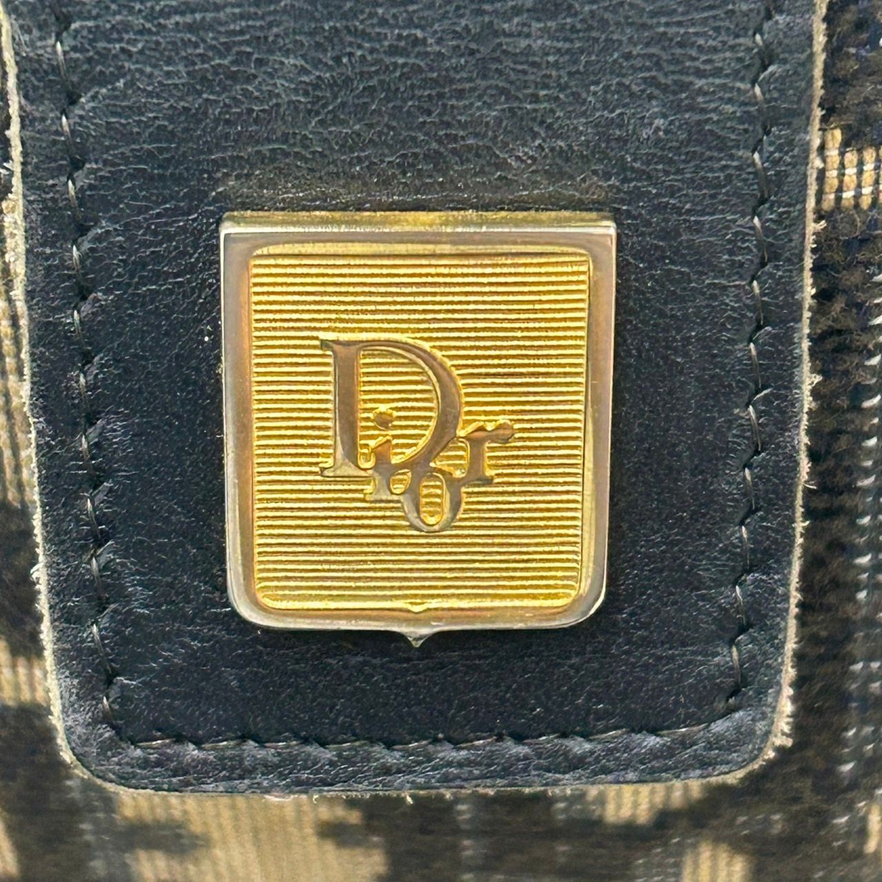 ブラック ゴールド金具