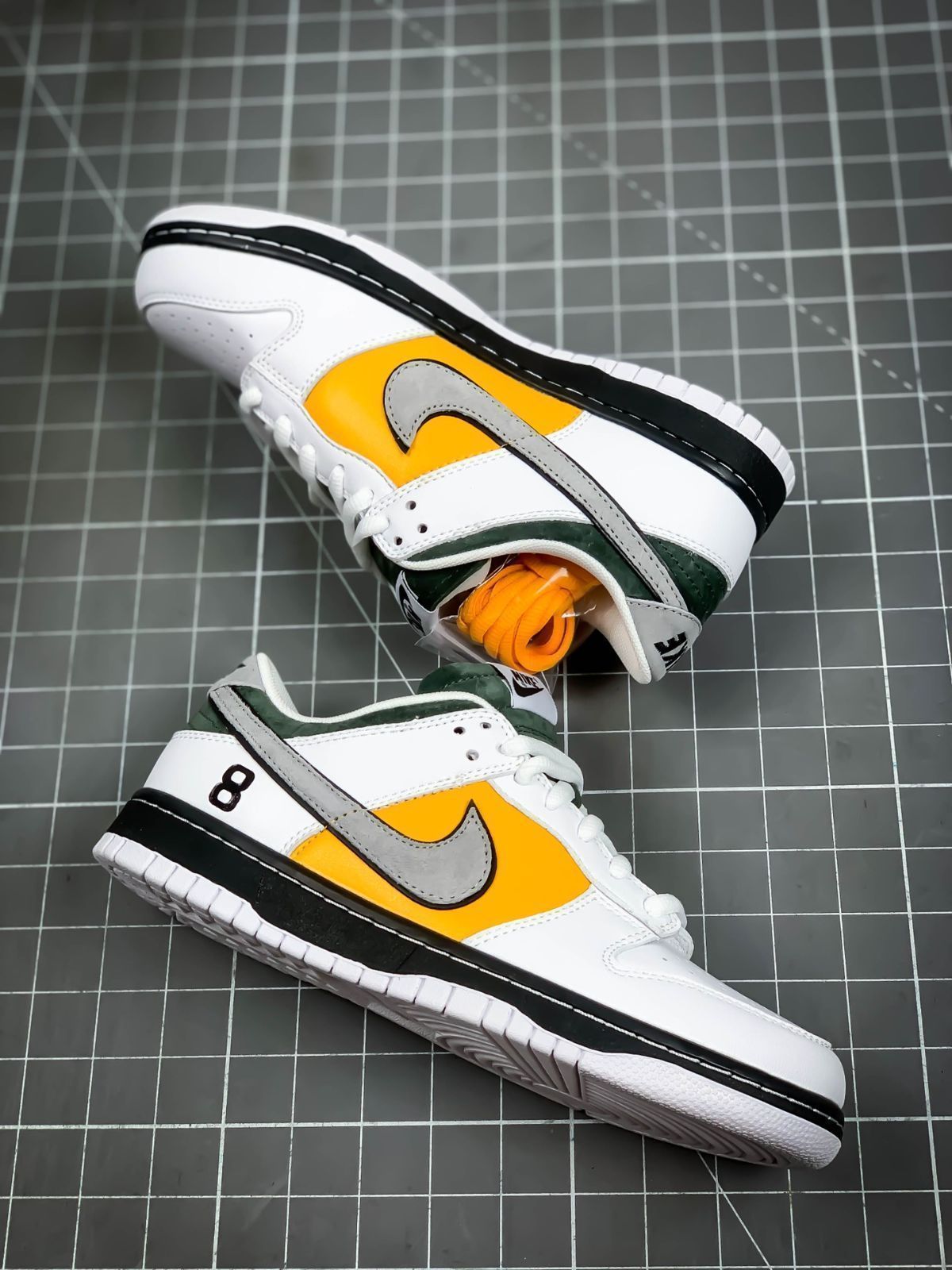 NIKE Kobe 0時で出品アウト→次回出品をお待ち下さいおまけつき KOBE BRYANT × NIKE AIR FORCE 1 LOW WHITEが12/6に海外発売予定
