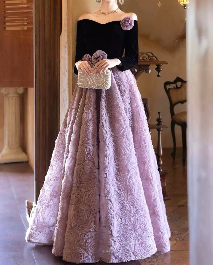 お花のデザインがゴージャスな長袖のオフショル ロングドレス お花のデザインがゴージャスな長袖のオフショル ロングドレス