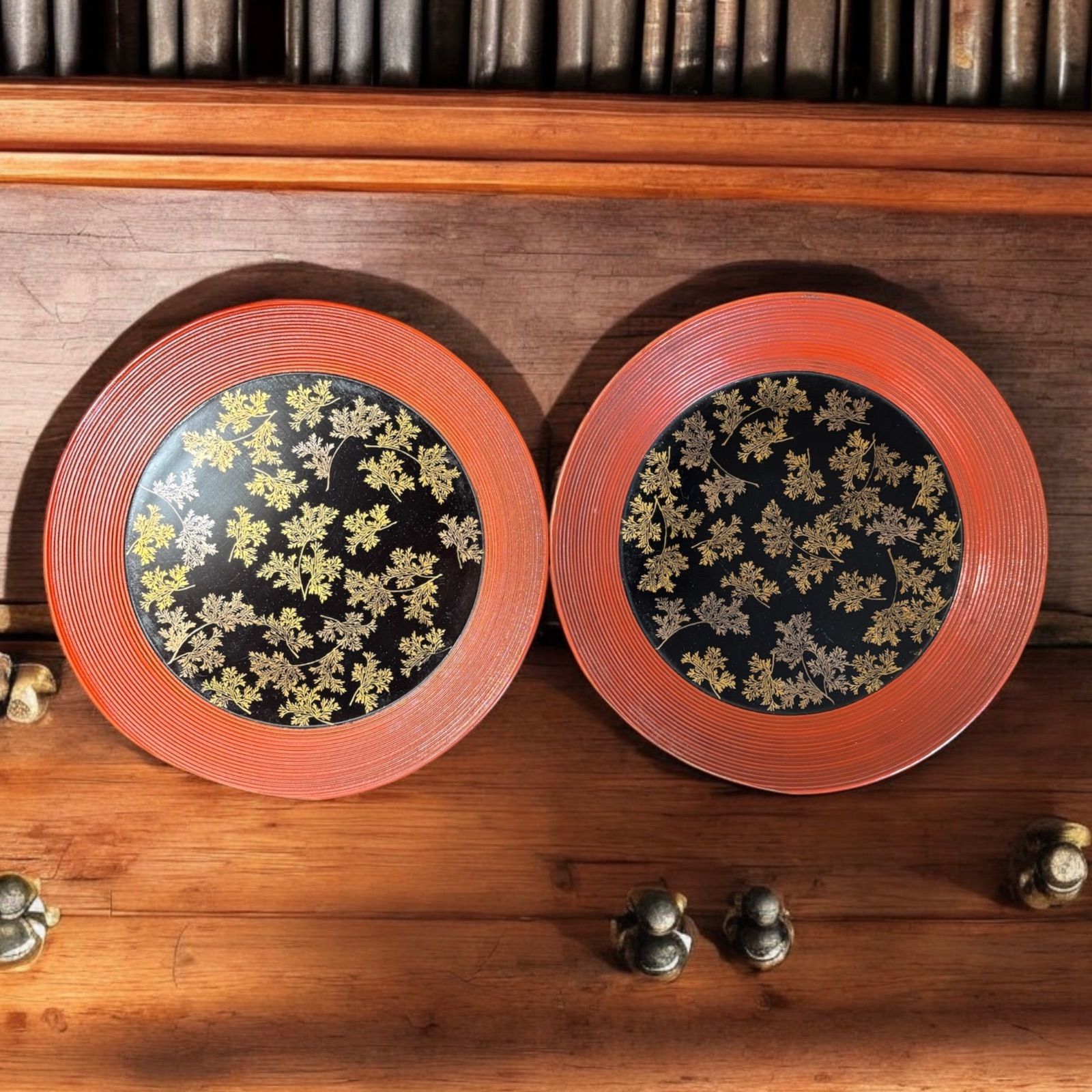 【5月】螺鈿孔雀牡丹紋飾り皿 飾り皿 漆器 模様 簡単 5月 螺鈿孔雀牡丹紋飾り皿の通販 by アート