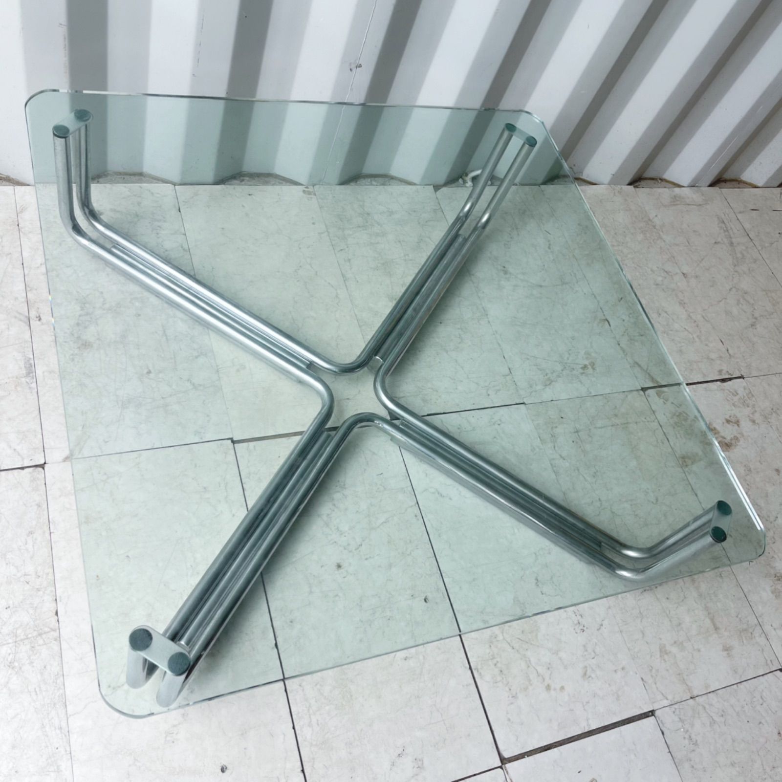 取付無料！カッシーナ 784 スタイリッシュモダン ガラス天板正方形ローテーブル Cassina（カッシーナ）784ローテーブル|カッシーナ・イクスシー