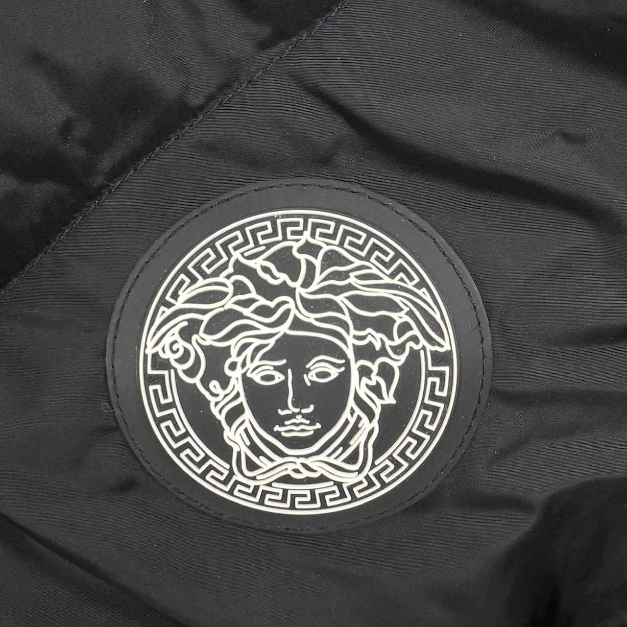 国内正規 VERSACE フード付き 総柄 リバーシブル ダウンジャケット 
