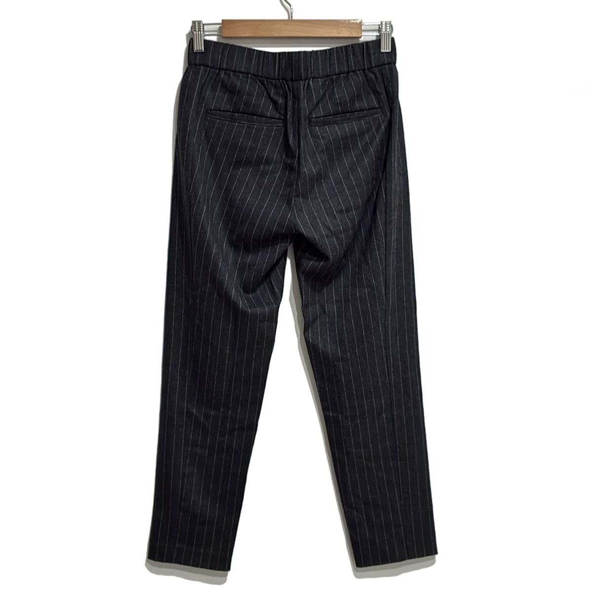 theory カシミヤ　ダークグレー ストライプ パンツスーツ サイズ0 SESSERA】グレーストライプスーツ（スーツ）｜D'URBAN