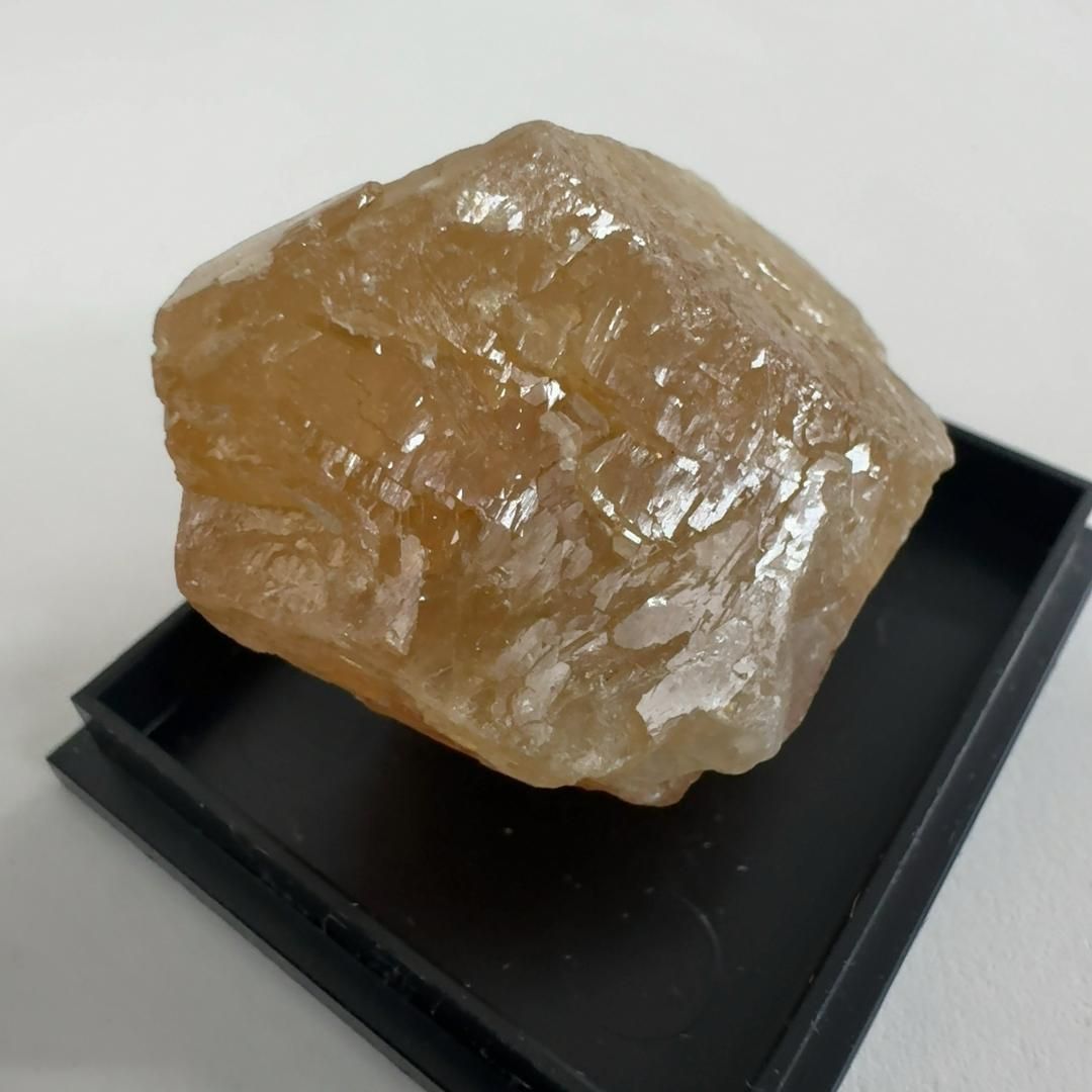 タングステンの鉱物】灰重石 23×24×22mm タングステンの鉱物】灰重石