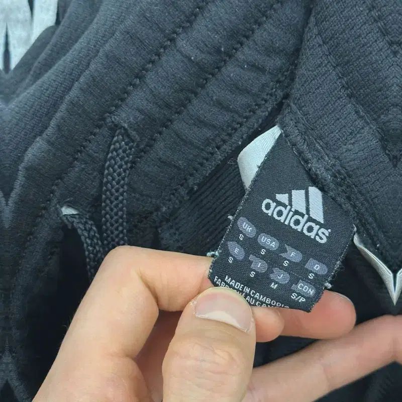 アディダス ヨーロッパ 刺繍ロゴ トラックパンツ adidas(アディダス) 刺繍ロゴ トラックパンツ 32 インチ D08692