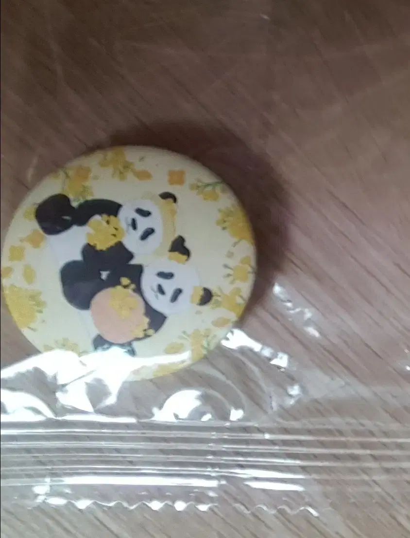ルイフイバッジ/アイバオ カフェー バッジ パンダ EVERLAND
