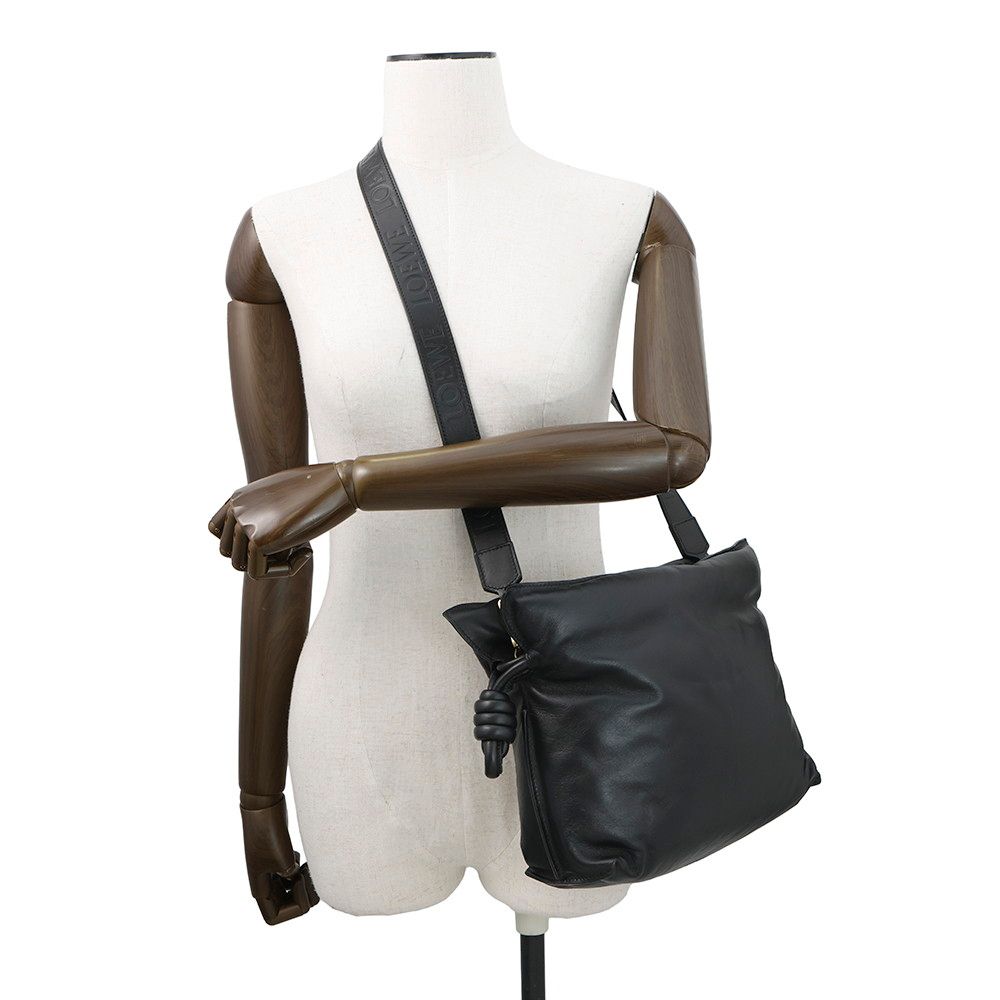 ロエベ ショルダーバッグ パファー フラメンコクラッチ レザー