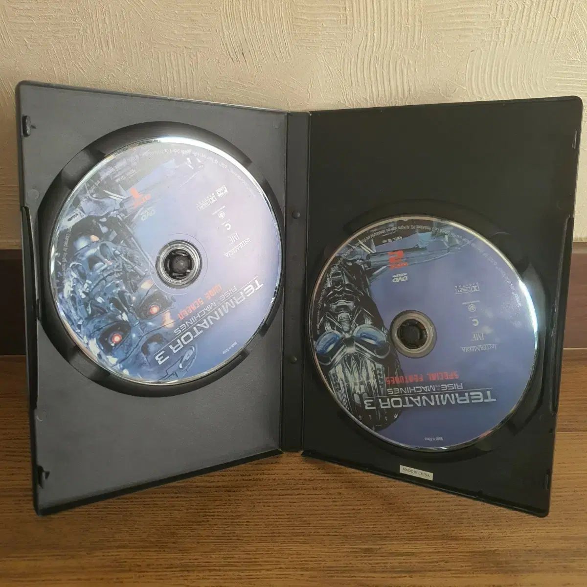 ターミネーターCD．DVD入れ ターミネーター 3 DVD (アーノルド シュワルツェネッガー) cd