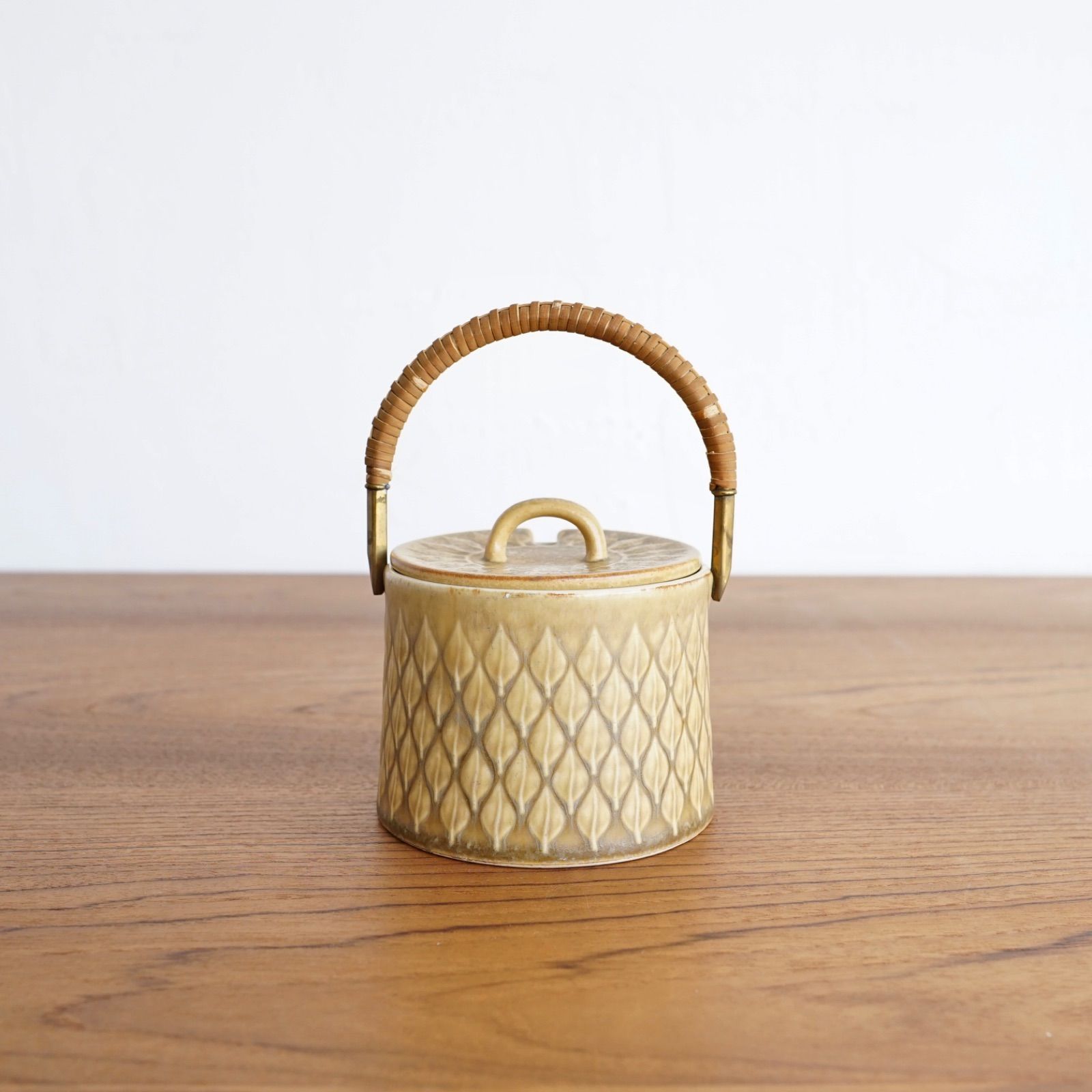 北欧ヴィンテージ　クイストゴー　レリーフ　シュガーポット　シール付き クイストゴー レリーフ シュガーポット デンマーク ヴィンテージ