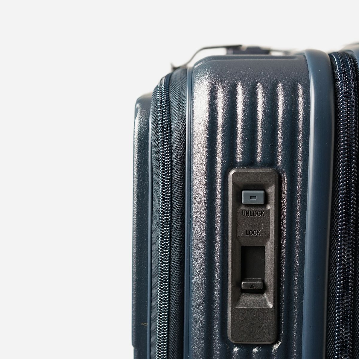 メーカー イノベーター スーツケース 機内持ち込み Sサイズ 33 L フロントオープン ストッパー付き ビジネスキャリー INV 20 ピーチ