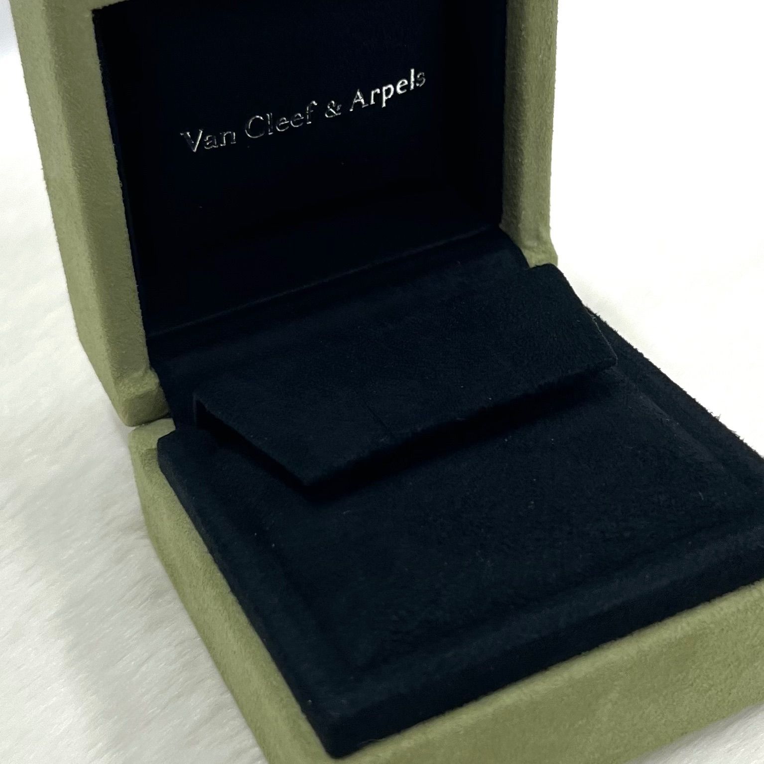 【美品】Van Cleef & Arpels、ポーチ、リボン付き　空箱 ヴァンクリ 持ち運び用ポーチ&リボンセット - メルカリ