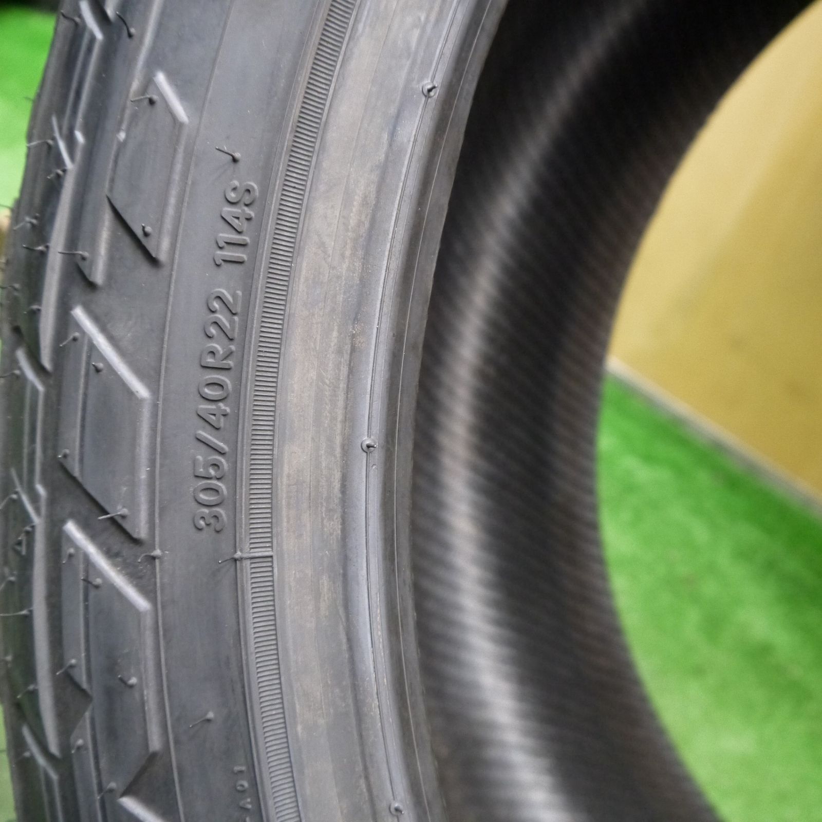 24年 1本 305 40R22 ニットー RECON GRAPPLER A T タイヤ 22インチ ランクル 100 200 等 5081807Hノタ TRITUETUBI_COM