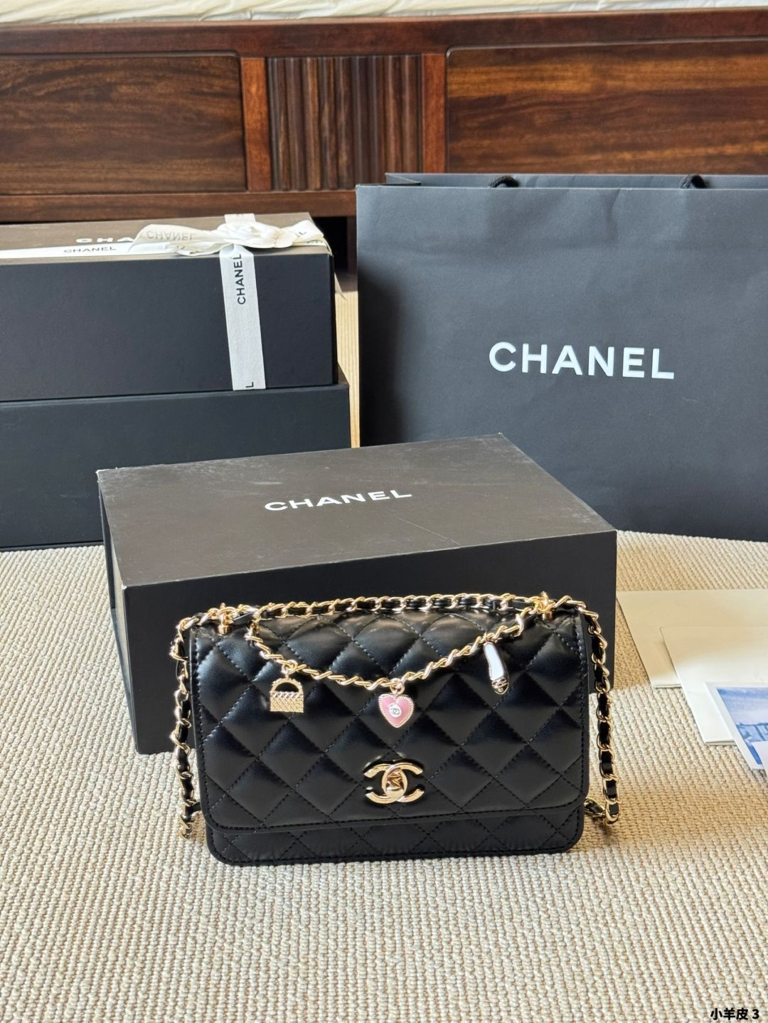 今日特価】CHANEL 25P ハートペンダント付き WOC チェーンバッグ