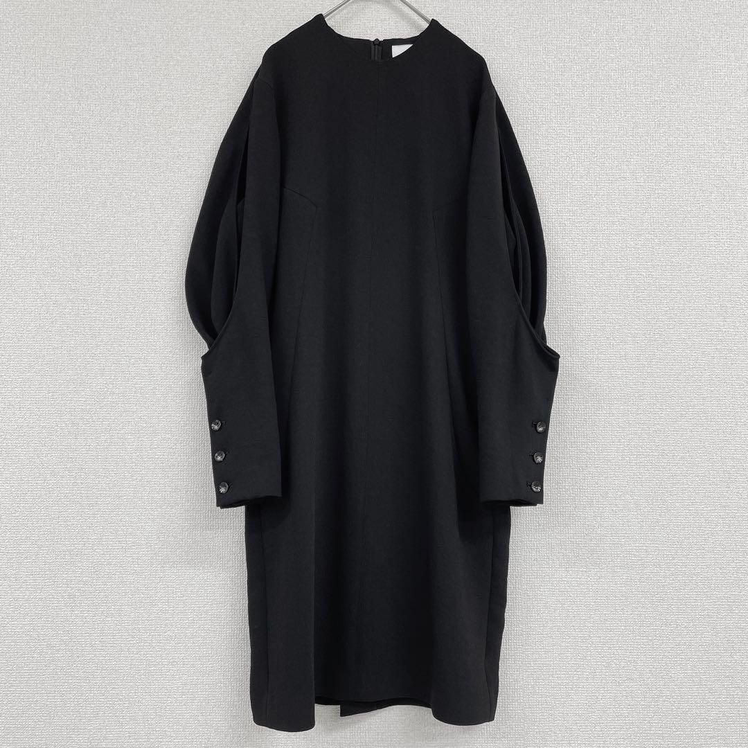 AKIRANAKA アキラナカ 2025 ワンピース 袖スリット クルーネック 変形 黒 ブラック