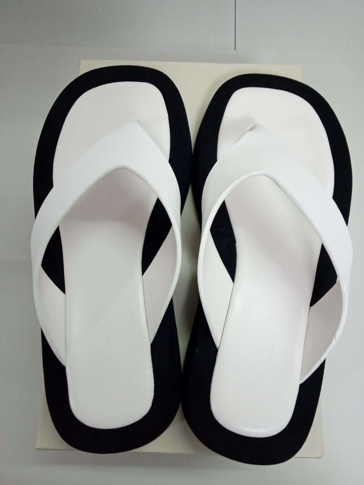 【日本未入荷】トニービアンコ 3.5cm 厚底 Platform サンダル 未使用訳あり 箱付き オーストラリア発の日本未入荷ブランド