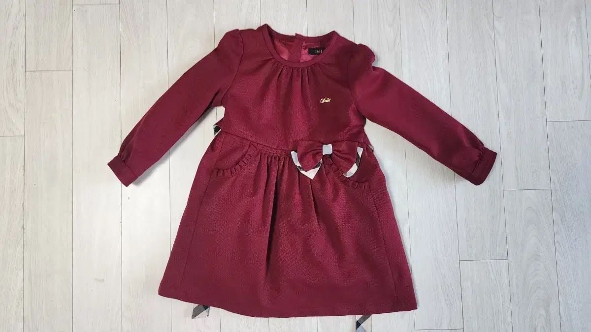  DAKS キッズ LITTLE 女の子 ONE PIECE バーガンディ リボン 装飾 110 5y ワンピース