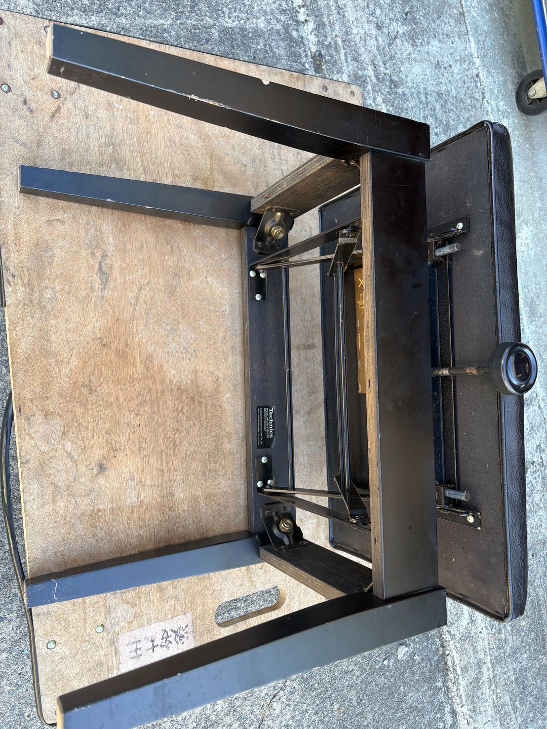 ピアノベンチ 黒