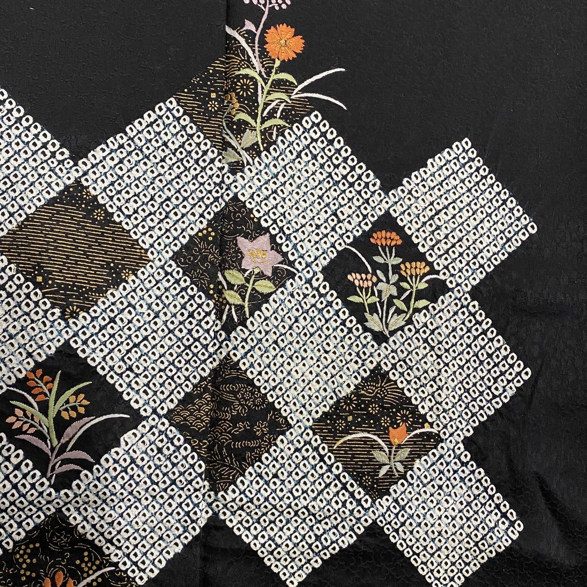 帯リメイクバッグ 花文様 蝶 流水 唐織 正絹 煌めき 刺繍 2way／大 